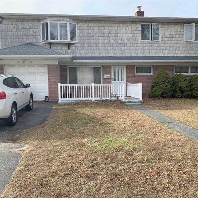 1070 Thompson Dr, Bay Shore, NY 11706