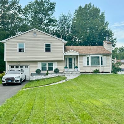 11 White Birch Cir, Bloomfield, CT 06002