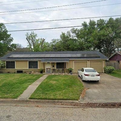 1102 Center St, El Campo, TX 77437