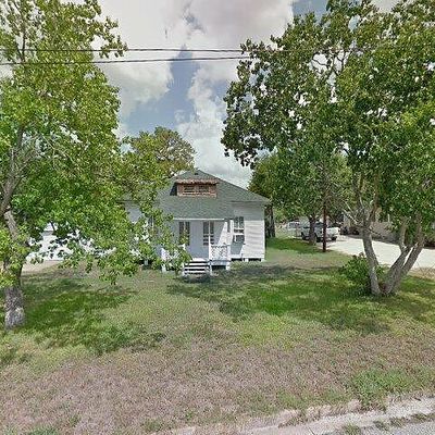 111 E Hinton Rd, Weimar, TX 78962