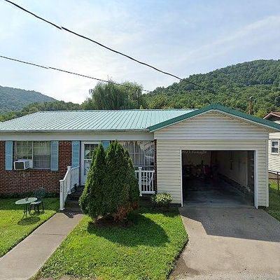 1011 Kanawha St, Hansford, WV 25103