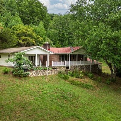 102 Valley View Rd, Franklin, NC 28734