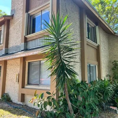 102 Wimbledon Lake Dr, Plantation, FL 33324