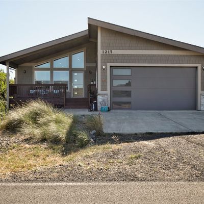 1217 E Ocean Shores Blvd Sw, Ocean Shores, WA 98569