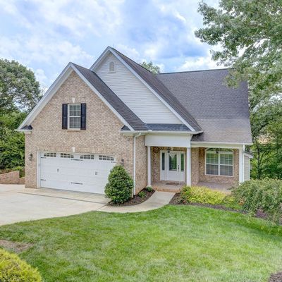 124 Briarpark Dr, Greer, SC 29651