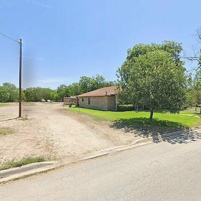 129 S Farrar St, Uvalde, TX 78801