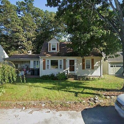 13 Pembroke Ln, Coventry, RI 02816