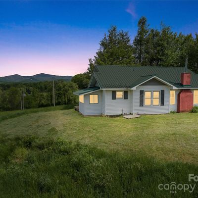 1305 Halltown Rd, Spruce Pine, NC 28777