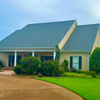 1308 Robert E Lee Dr, Greenwood, MS 38930