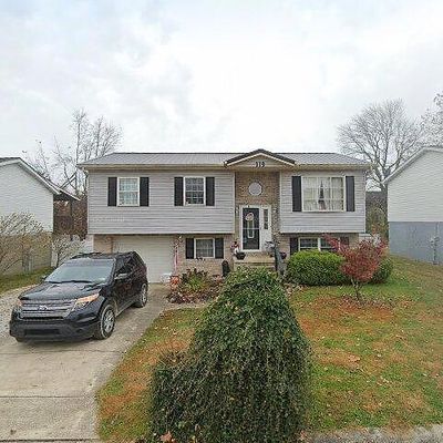 121 Hampton Ln, Hurricane, WV 25526