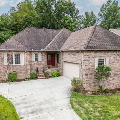 145 Forest Hill Dr, Crossville, TN 38558