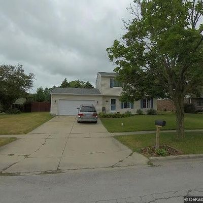 1451 Larson St, Sycamore, IL 60178