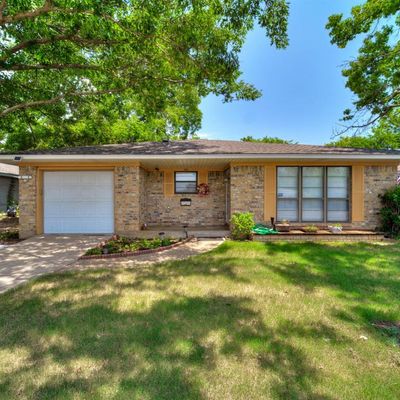 1727 W Bond St, Denison, TX 75020