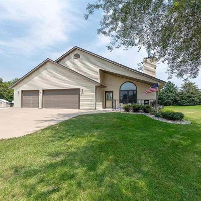 18 Columbia Ct, North Mankato, MN 56003