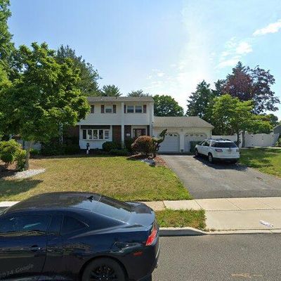 18 Oakwood Dr, Parlin, NJ 08859