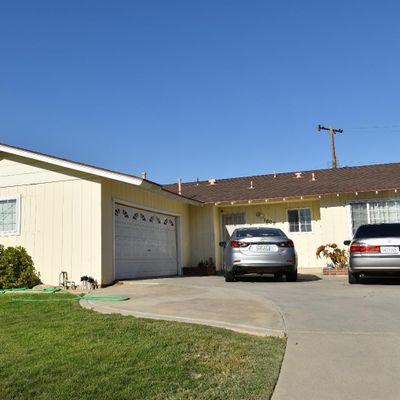 1809 Burton Way, Bakersfield, CA 93306