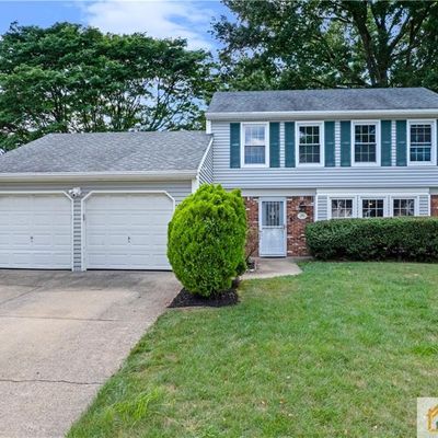 20 Firethorn Dr, Edison, NJ 08820