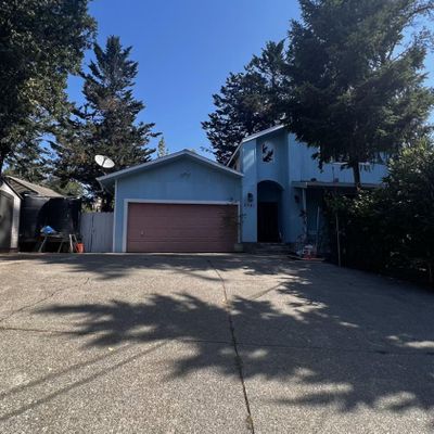 2041 Peacock Dr, Willits, CA 95490