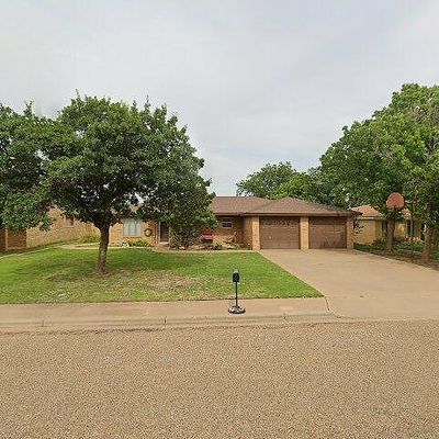 2044 Longhorn Dr, Levelland, TX 79336