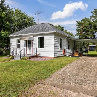 206 1 St St, Rio, WI 53960