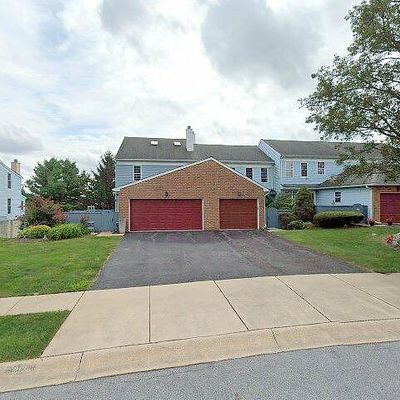 211 Winding Hill Dr, Lancaster, PA 17601