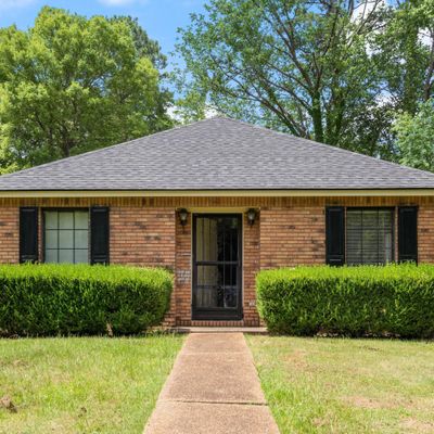 212 Circle Gate Dr, Senatobia, MS 38668