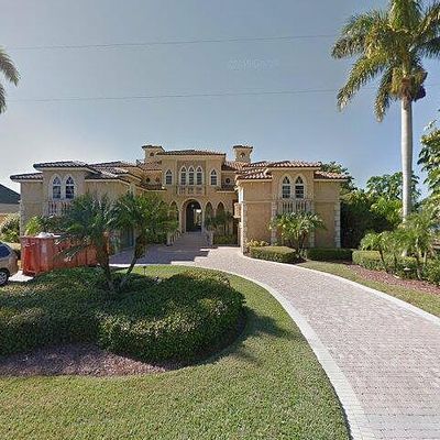 2300 Kingfish Rd, Naples, FL 34102