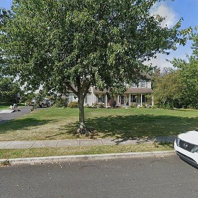 242 Briarwood Dr, Sellersville, PA 18960