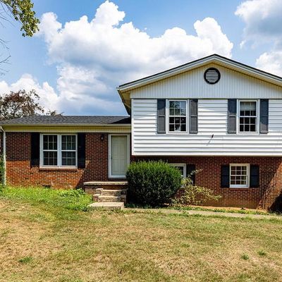 25 Wallace Ave, Luray, VA 22835