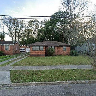 2172 College Cir S, Jacksonville, FL 32209