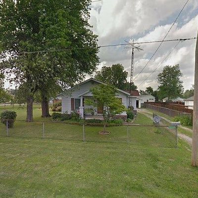 220 Borah Ave, Tovey, IL 62570