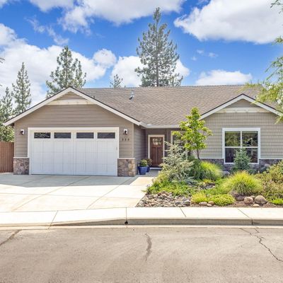 220 White Oak Way, Shady Cove, OR 97539