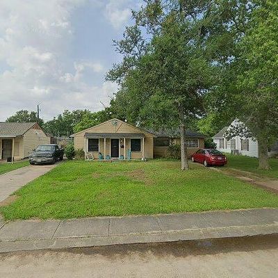 226 Acacia St, Lake Jackson, TX 77566