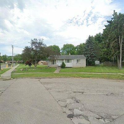 22660 E Price Dr, Clinton Township, MI 48035