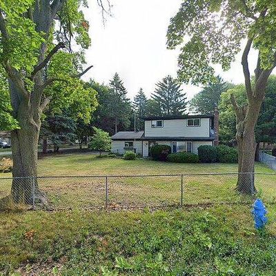 2750 Lansdowne Rd, Waterford, MI 48329