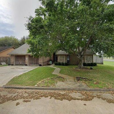 2915 Willow Creek Dr, El Campo, TX 77437