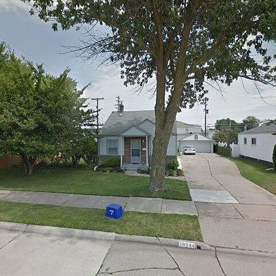 29344 Taylor St, Saint Clair Shores, MI 48081