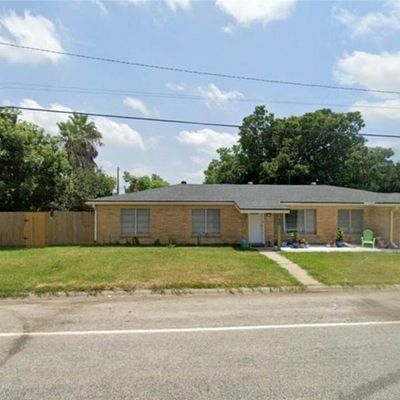 30 Locke St, Woodsboro, TX 78393