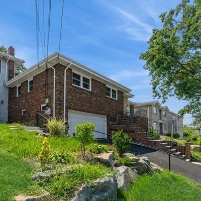 252 9 Th St, Palisades Park, NJ 07650