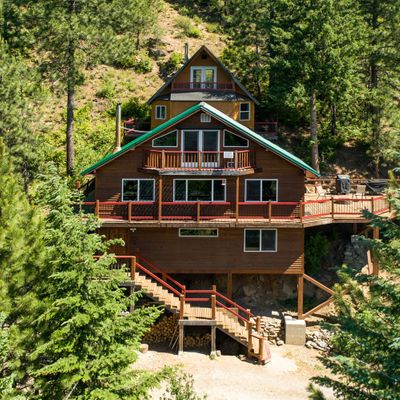 2565 Upper Pack River Rd, Sandpoint, ID 83864