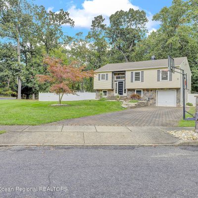 26 Claire Cir, Howell, NJ 07731