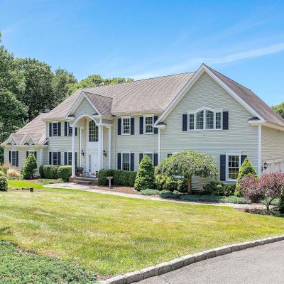 26 Oak Ridge Dr, Newtown, CT 06470