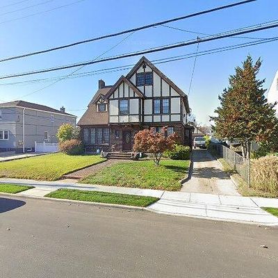 27 2 Nd St, Lynbrook, NY 11563