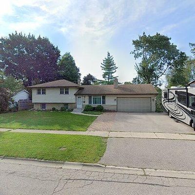 27 E James Way, Cary, IL 60013