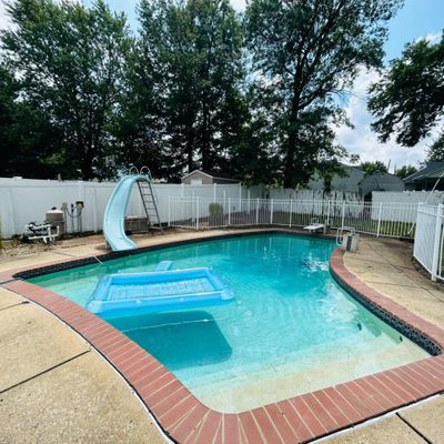 33 Dover Rd, Colonia, NJ 07067