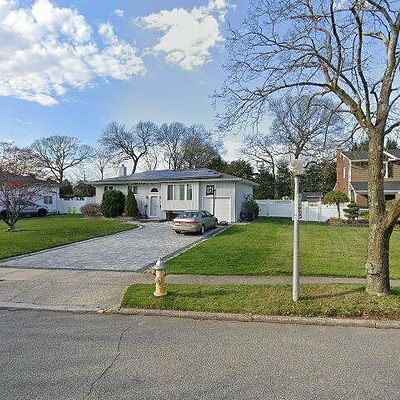 33 Seneca Dr, Commack, NY 11725