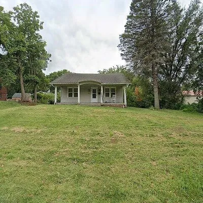 3302 Gene Field Rd, Saint Joseph, MO 64506