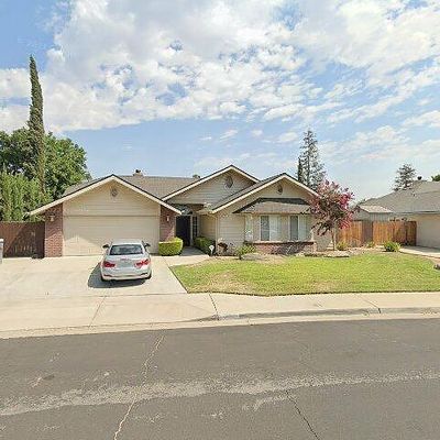 381 W Paul Ave, Clovis, CA 93612