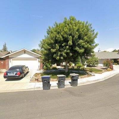 3928 W Dorothea Ct, Visalia, CA 93277