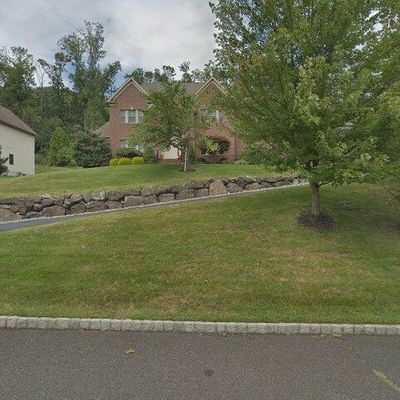 4 Thomas Ct, Green Brook, NJ 08812